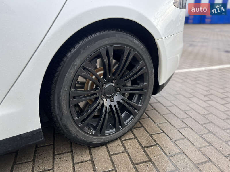 Лифтбек Tesla Model S 2014 в Дубно