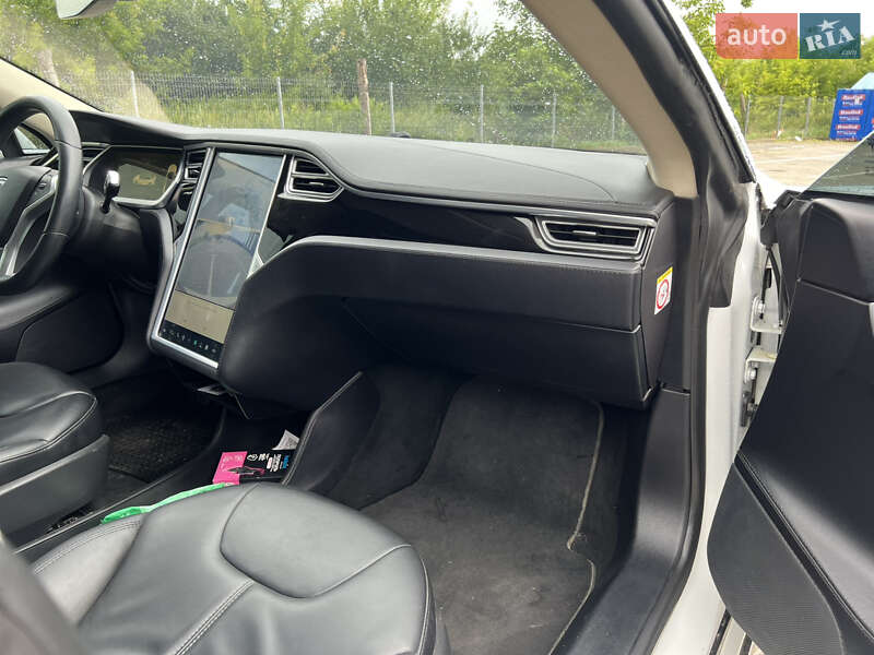 Лифтбек Tesla Model S 2014 в Дубно