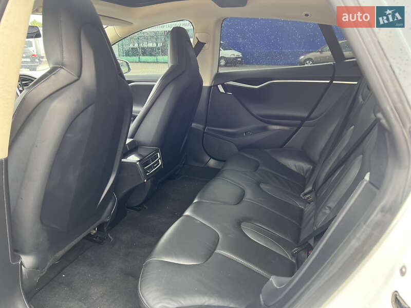 Лифтбек Tesla Model S 2014 в Дубно