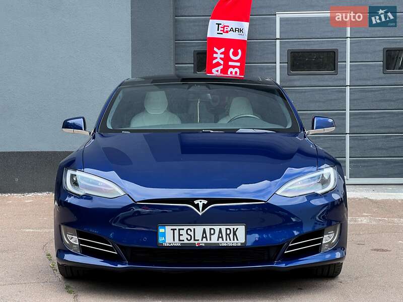 Лифтбек Tesla Model S 2018 в Киеве