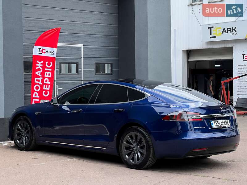Лифтбек Tesla Model S 2018 в Киеве