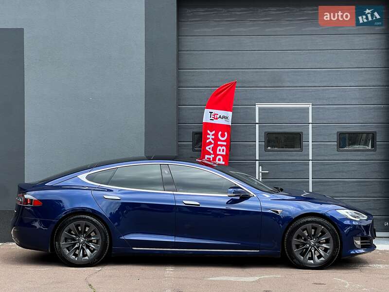 Лифтбек Tesla Model S 2018 в Киеве