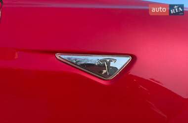 Лифтбек Tesla Model S 2013 в 