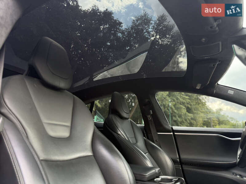 Ліфтбек Tesla Model S 2017 в Івано-Франківську