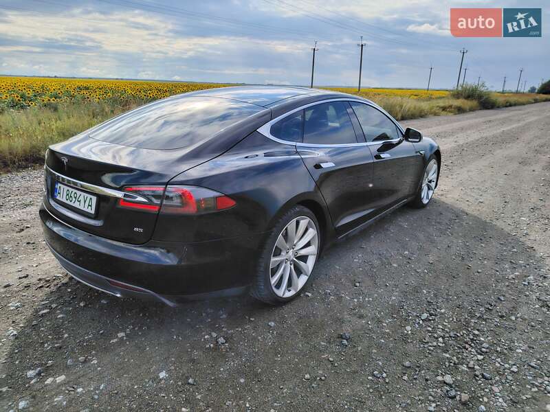 Ліфтбек Tesla Model S 2014 в Києві