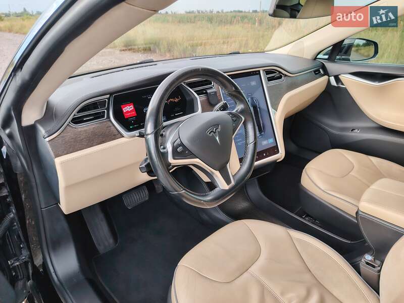 Ліфтбек Tesla Model S 2014 в Києві