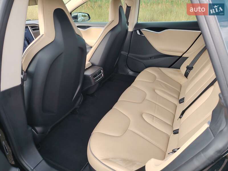 Ліфтбек Tesla Model S 2014 в Києві