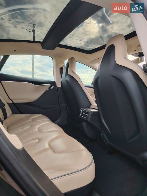 Ліфтбек Tesla Model S 2014 в Києві