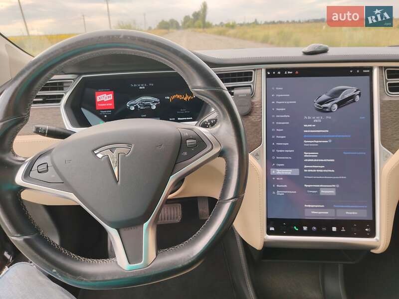 Ліфтбек Tesla Model S 2014 в Києві