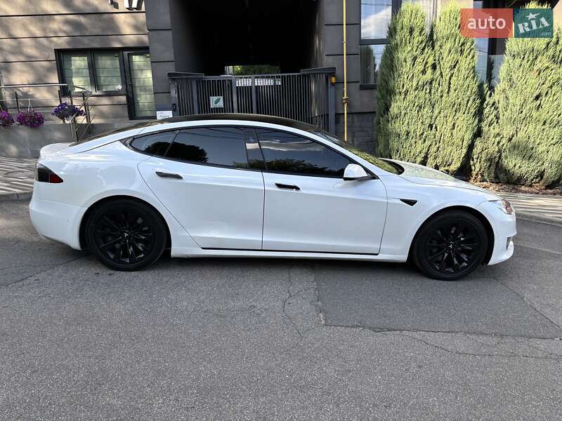 Ліфтбек Tesla Model S 2017 в Києві