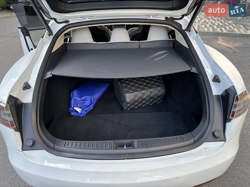 Ліфтбек Tesla Model S 2017 в Києві