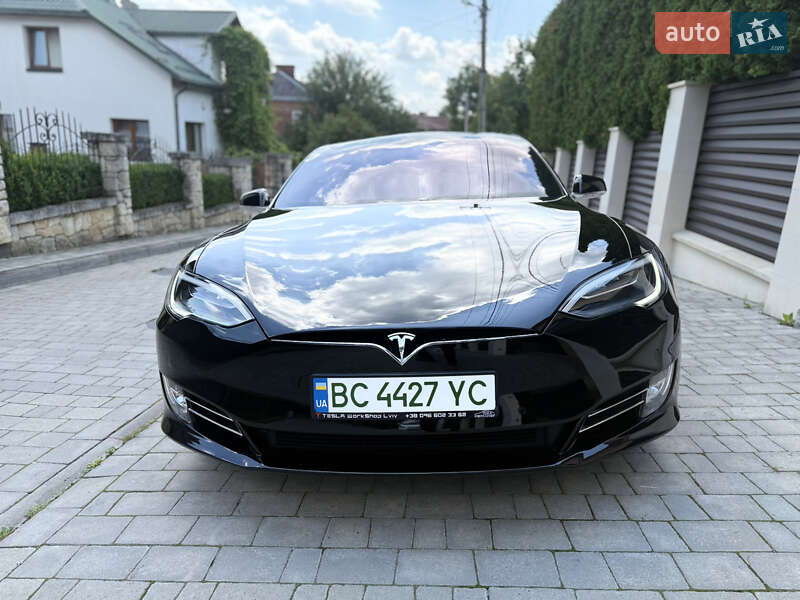 Ліфтбек Tesla Model S 2017 в Львові