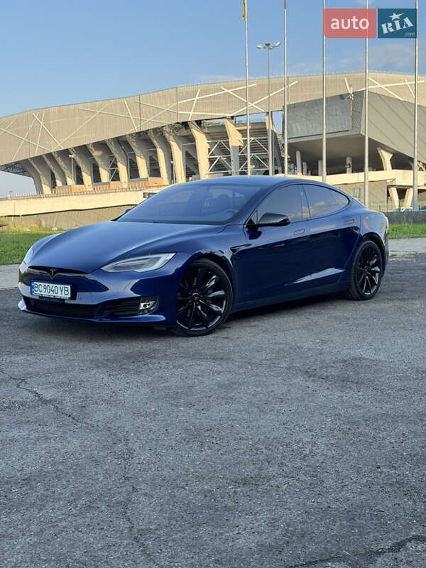 Лифтбек Tesla Model S 2016 в Львове