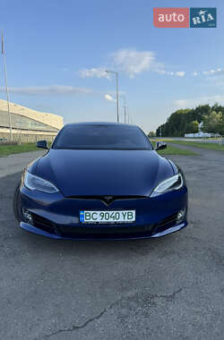 Лифтбек Tesla Model S 2016 в Львове