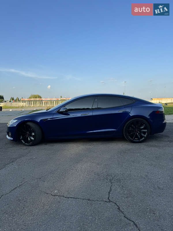 Лифтбек Tesla Model S 2016 в Львове