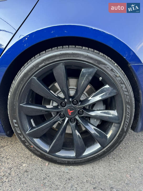 Ліфтбек Tesla Model S 2016 в Львові