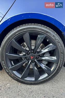 Лифтбек Tesla Model S 2016 в 