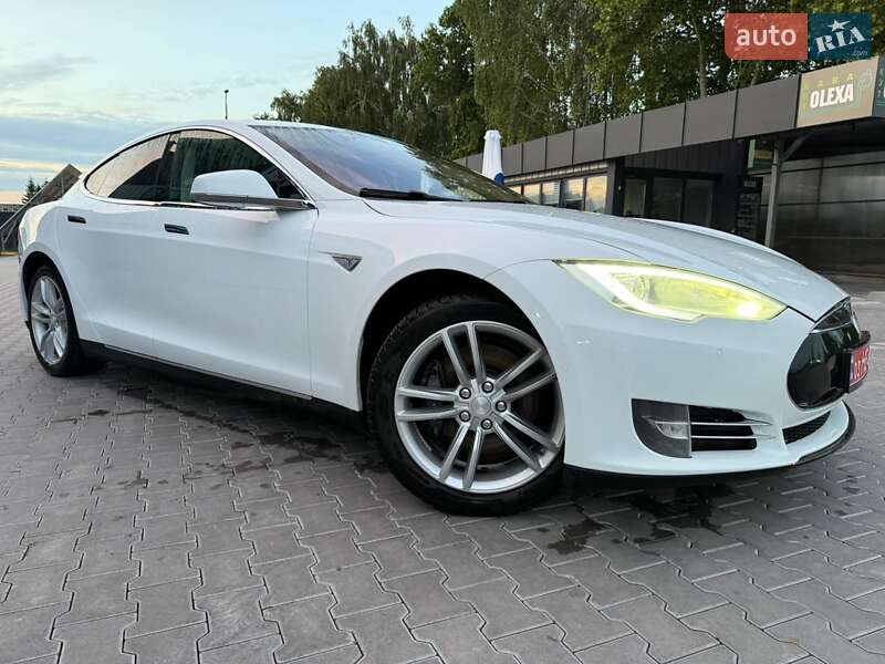 Ліфтбек Tesla Model S 2014 в 