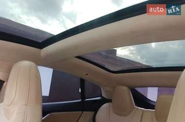 Лифтбек Tesla Model S 2015 в 