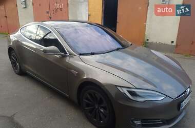 Лифтбек Tesla Model S 2015 в 
