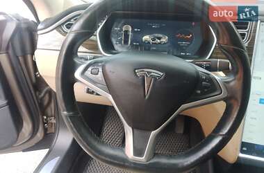 Лифтбек Tesla Model S 2015 в 
