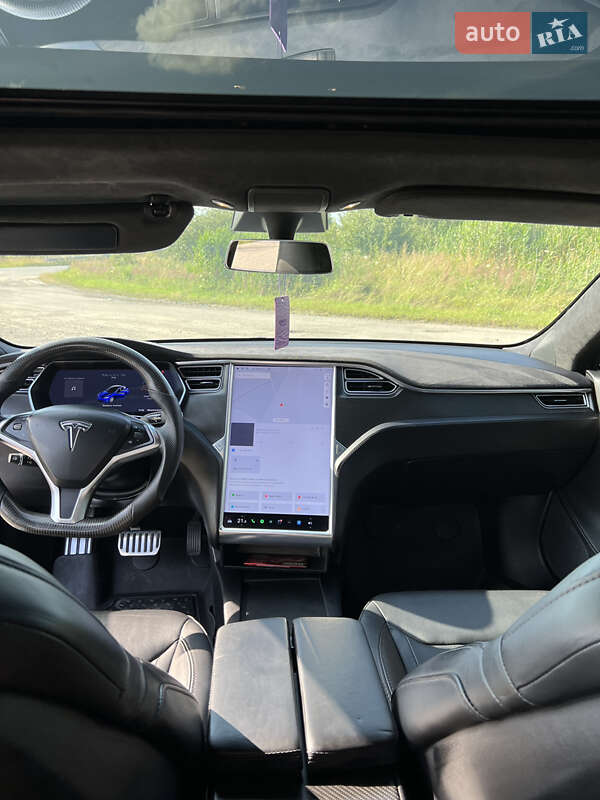 Лифтбек Tesla Model S 2016 в Тернополе