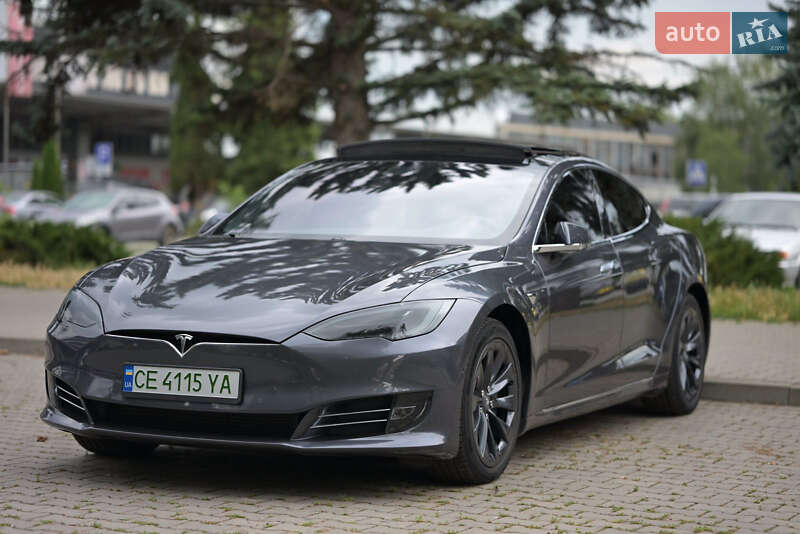 Лифтбек Tesla Model S 2018 в Черновцах