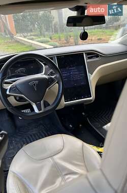 Лифтбек Tesla Model S 2013 в 