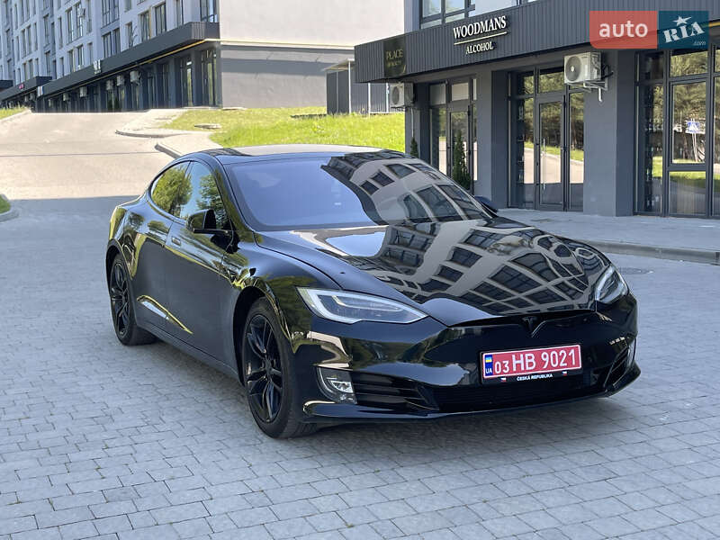 Ліфтбек Tesla Model S 2019 в Новояворівську
