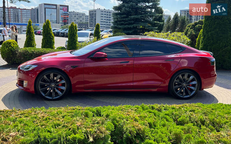 Лифтбек Tesla Model S 2016 в Львове