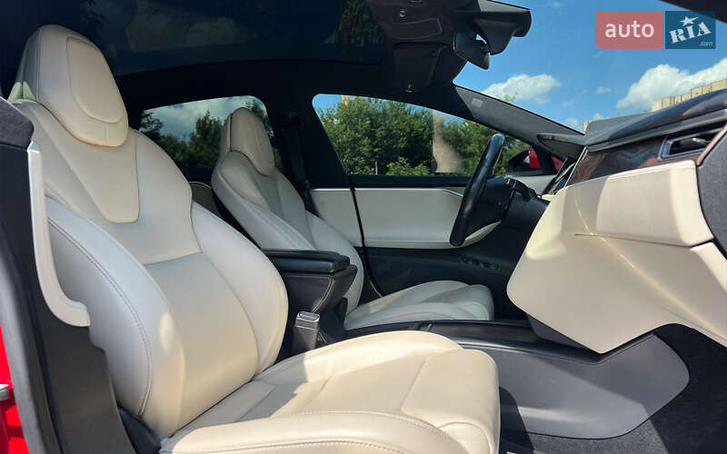 Лифтбек Tesla Model S 2016 в Львове
