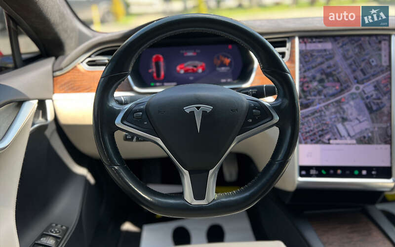 Лифтбек Tesla Model S 2016 в Львове