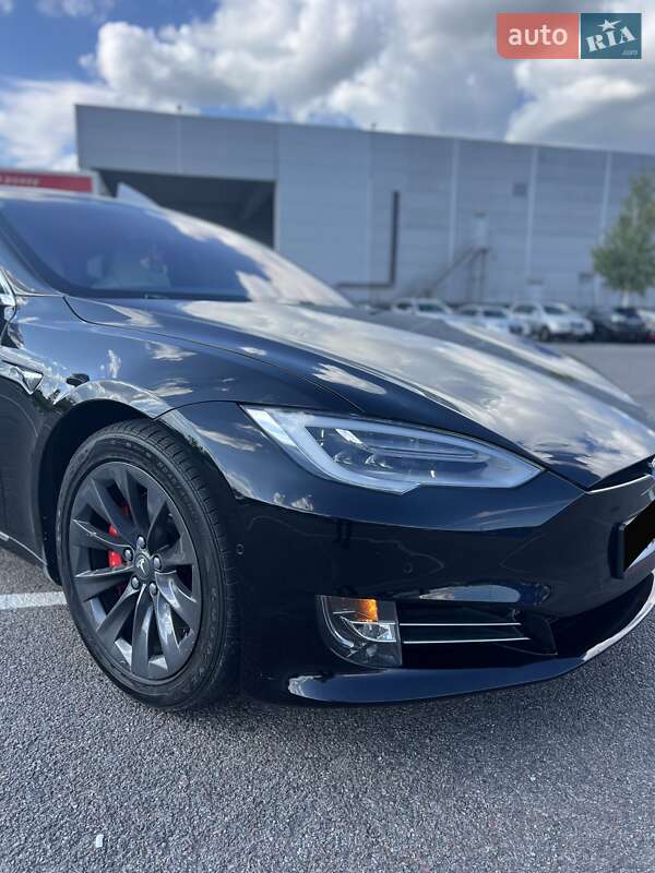 Лифтбек Tesla Model S 2018 в Ровно