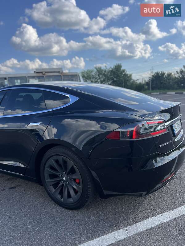 Лифтбек Tesla Model S 2018 в Ровно