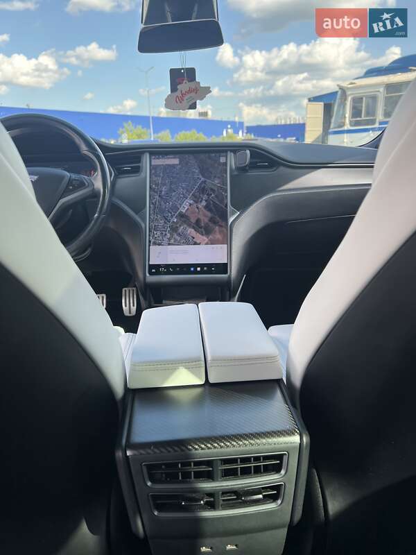 Лифтбек Tesla Model S 2018 в Ровно