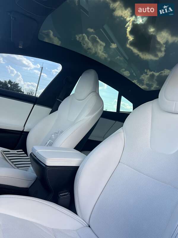 Лифтбек Tesla Model S 2018 в Ровно