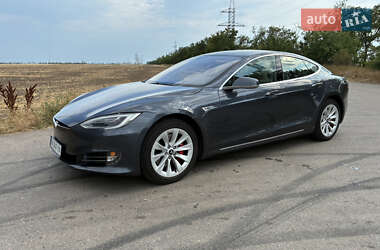Лифтбек Tesla Model S 2016 в 