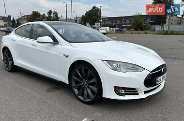 Лифтбек Tesla Model S 2015 в Киеве