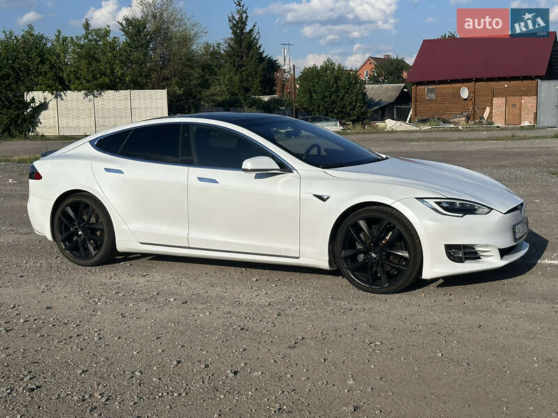 Лифтбек Tesla Model S 2018 в Харькове