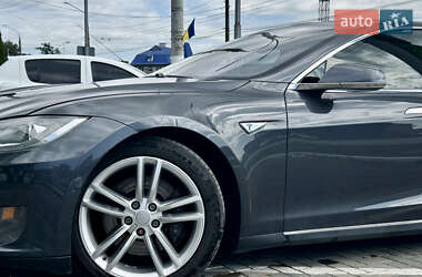 Лифтбек Tesla Model S 2015 в 
