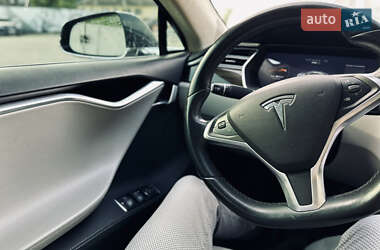 Лифтбек Tesla Model S 2015 в 