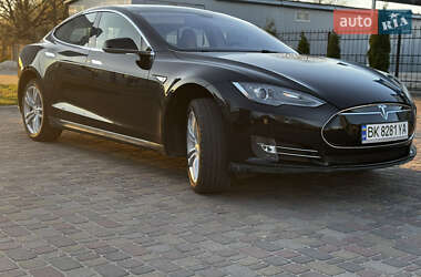Лифтбек Tesla Model S 2014 в 