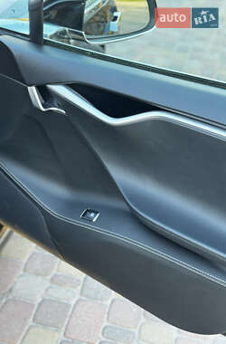 Лифтбек Tesla Model S 2014 в 