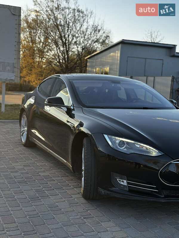 Ліфтбек Tesla Model S 2014 в Сарнах фото 34 Ліфтбек Tesla Model S 2014 в Сарнах