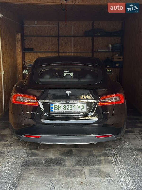 Ліфтбек Tesla Model S 2014 в Сарнах фото 35 Ліфтбек Tesla Model S 2014 в Сарнах
