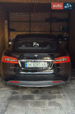 Лифтбек Tesla Model S 2014 в 