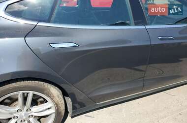 Ліфтбек Tesla Model S 2015 в 