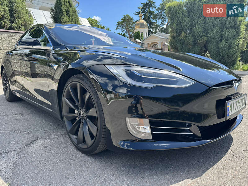 Лифтбек Tesla Model S 2017 в Белой Церкви