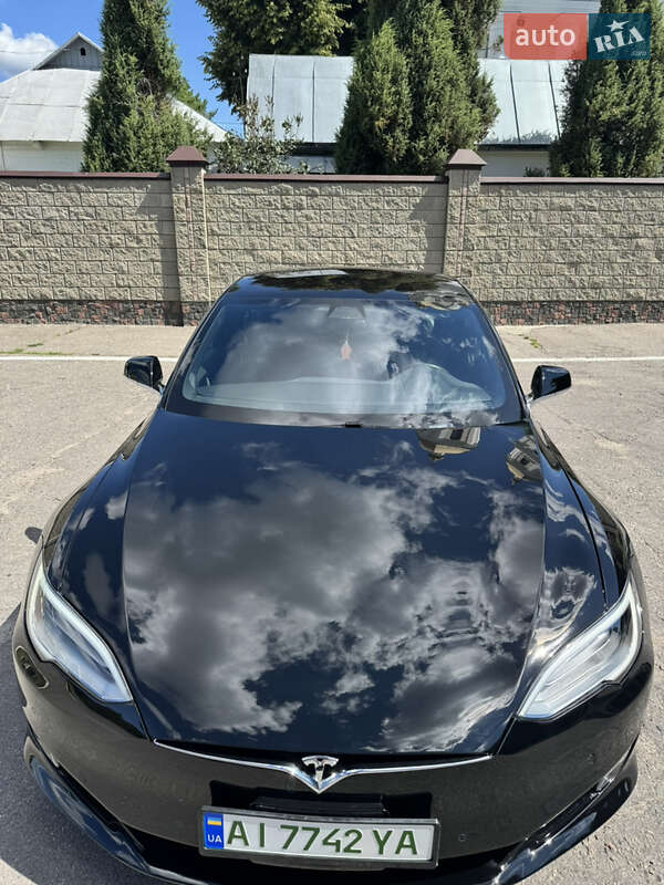 Лифтбек Tesla Model S 2017 в Белой Церкви