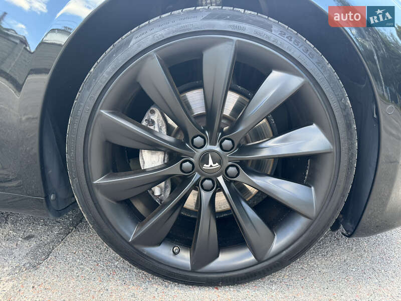 Лифтбек Tesla Model S 2017 в Белой Церкви